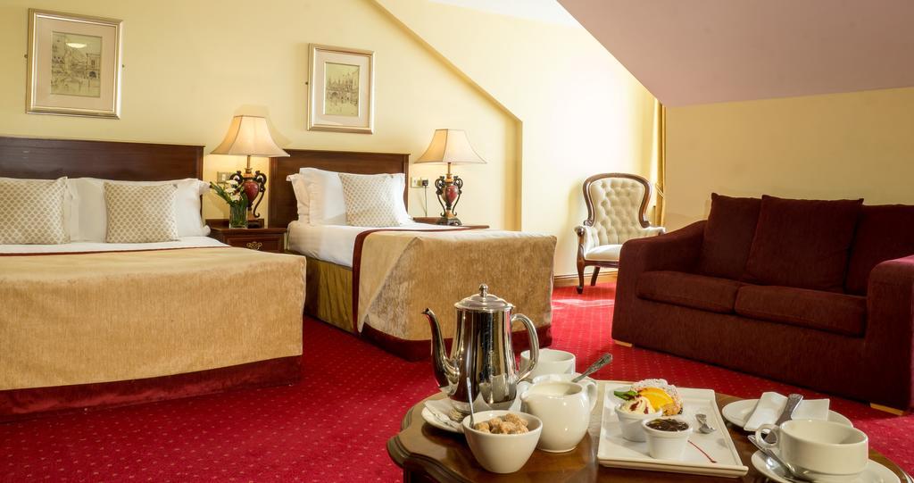 Meadow Court Hotel Loughrea Room photo